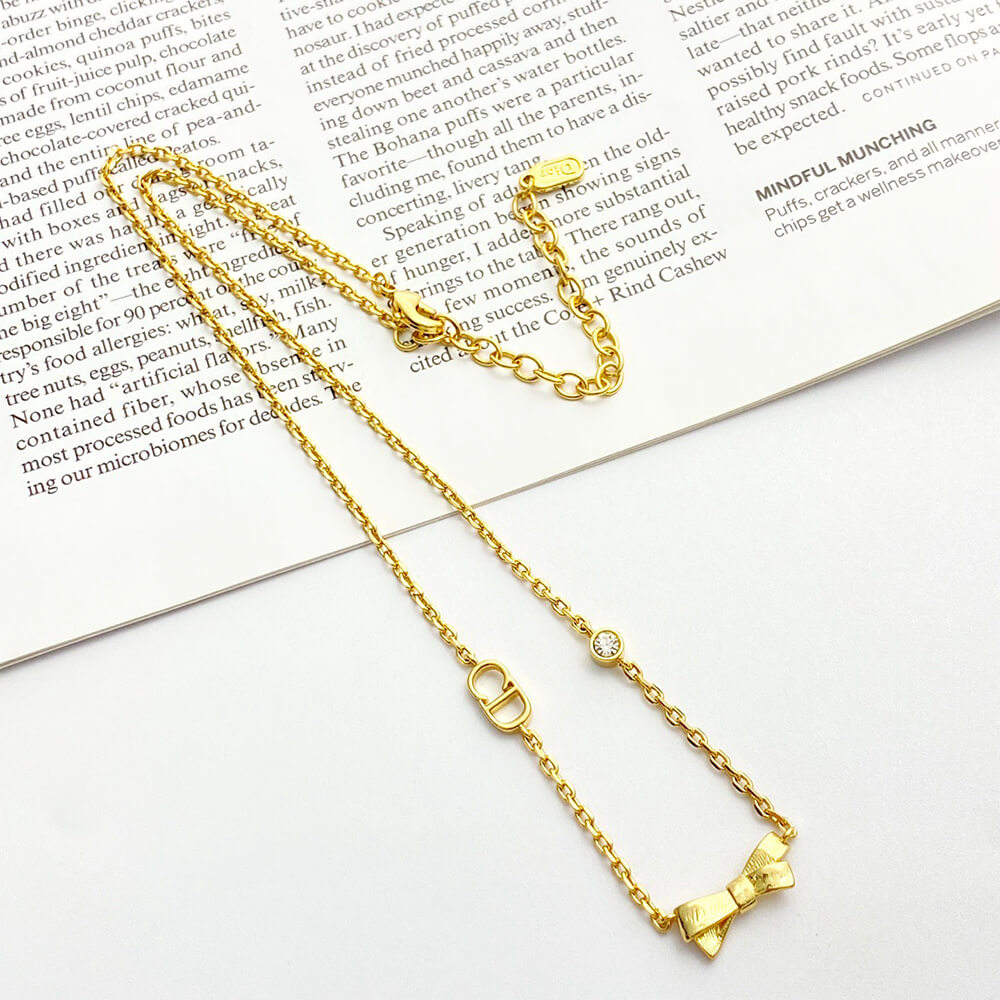 D10r Daisy necklace