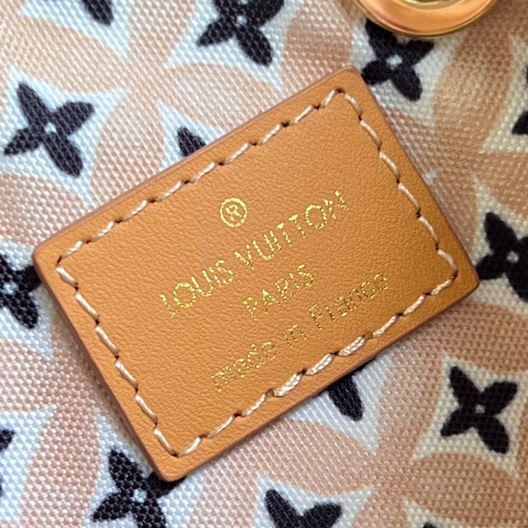 LV By the Pool NEONOE BB