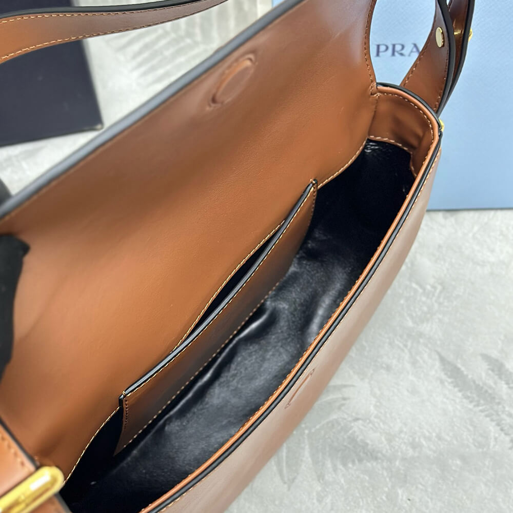 Pra*a Arque leather shoulder bag with flap