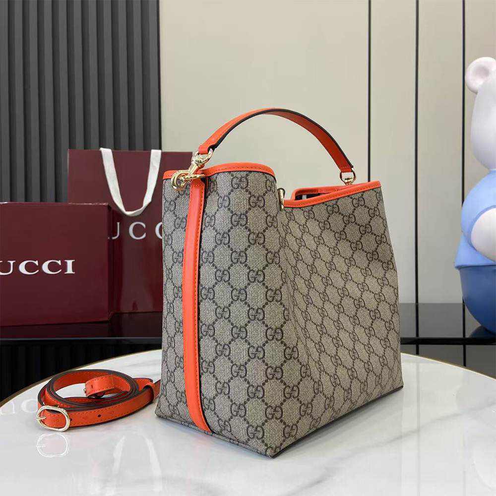 GG Emblem medium bucket bag