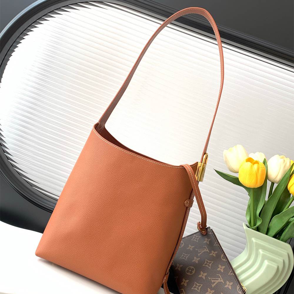 LV Low Key Hobo PM