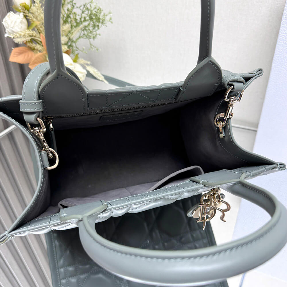 D10r Small D10r Book Tote