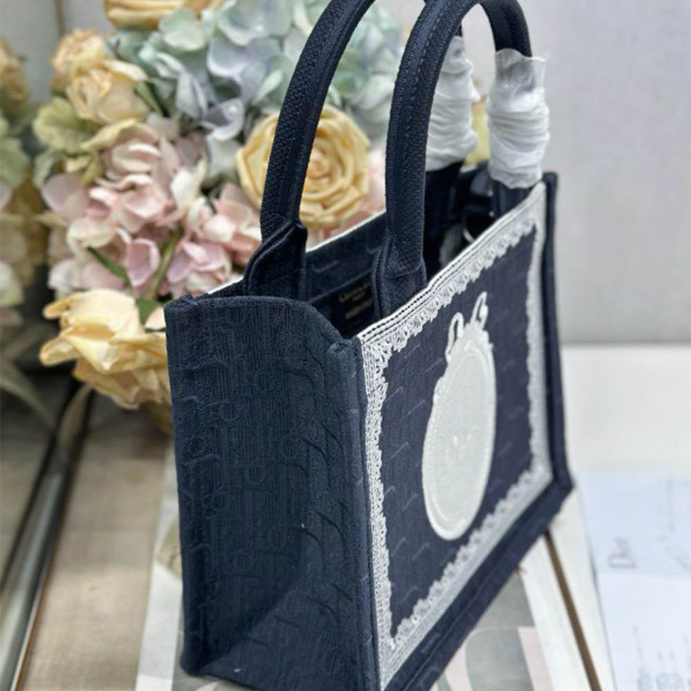 Small D10r Book Tote with Strap