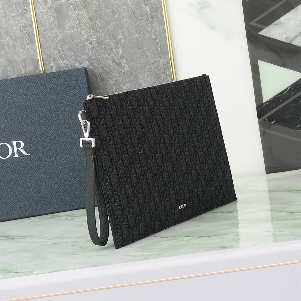 D10r A4 Pouch