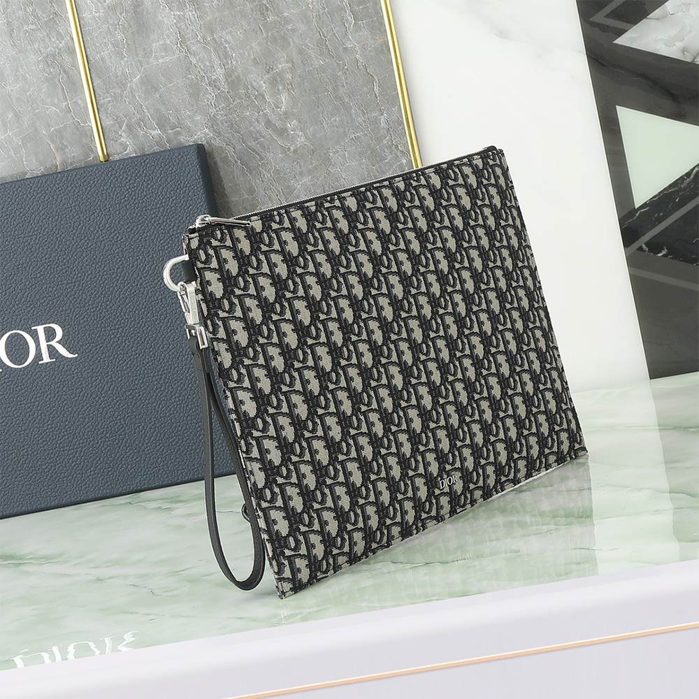 D10r A4 Pouch
