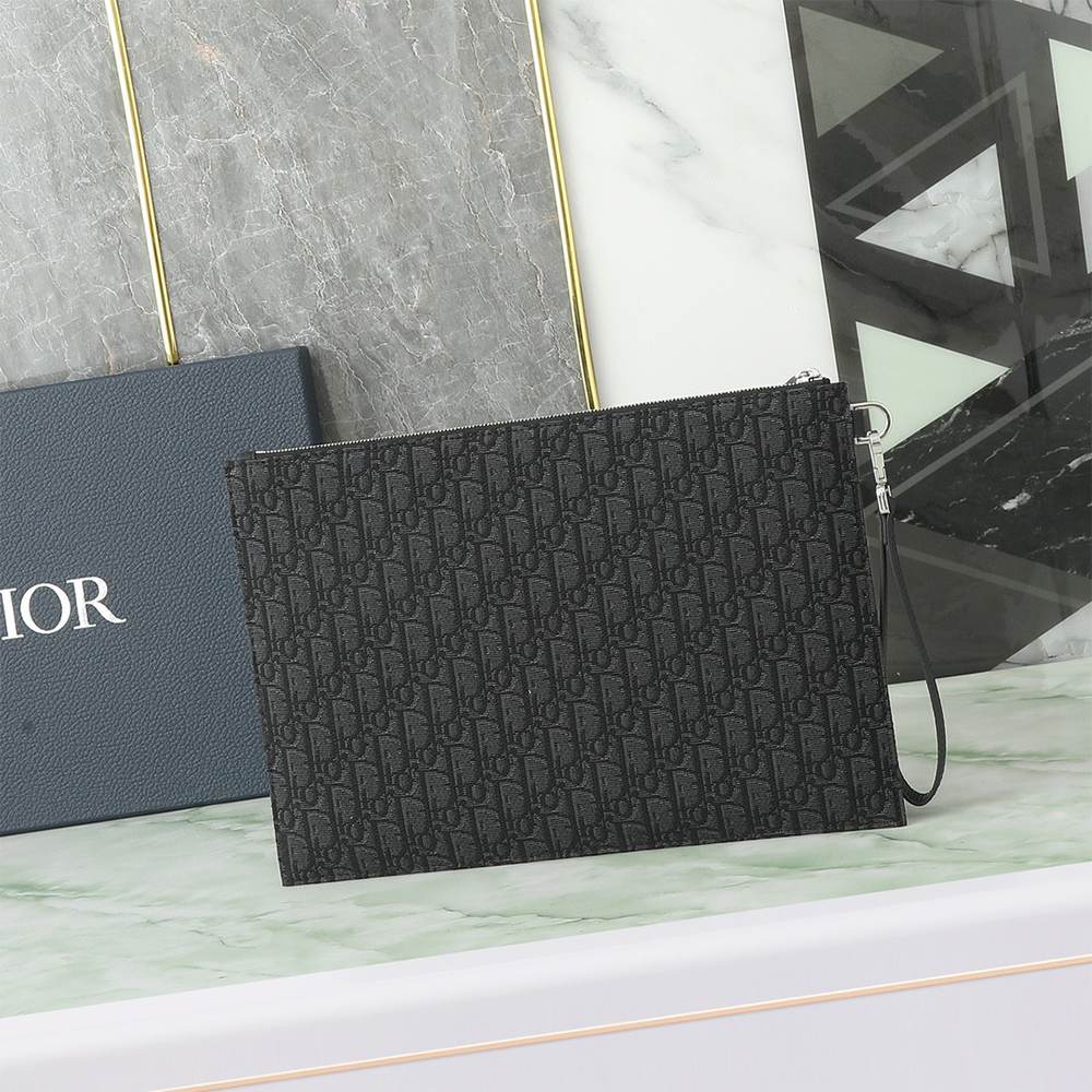 D10r A4 Pouch