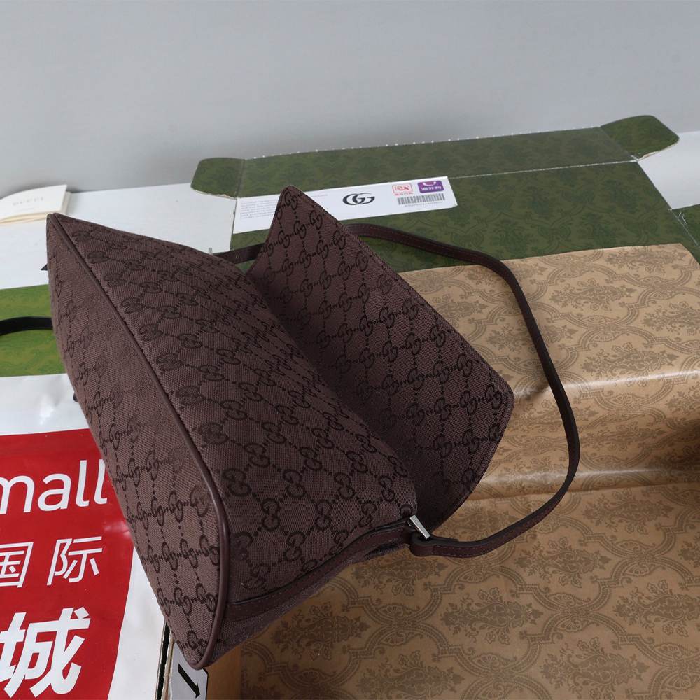 Gvc*1 Madison medium shoulder bag